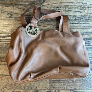 Women’s tan leather purse